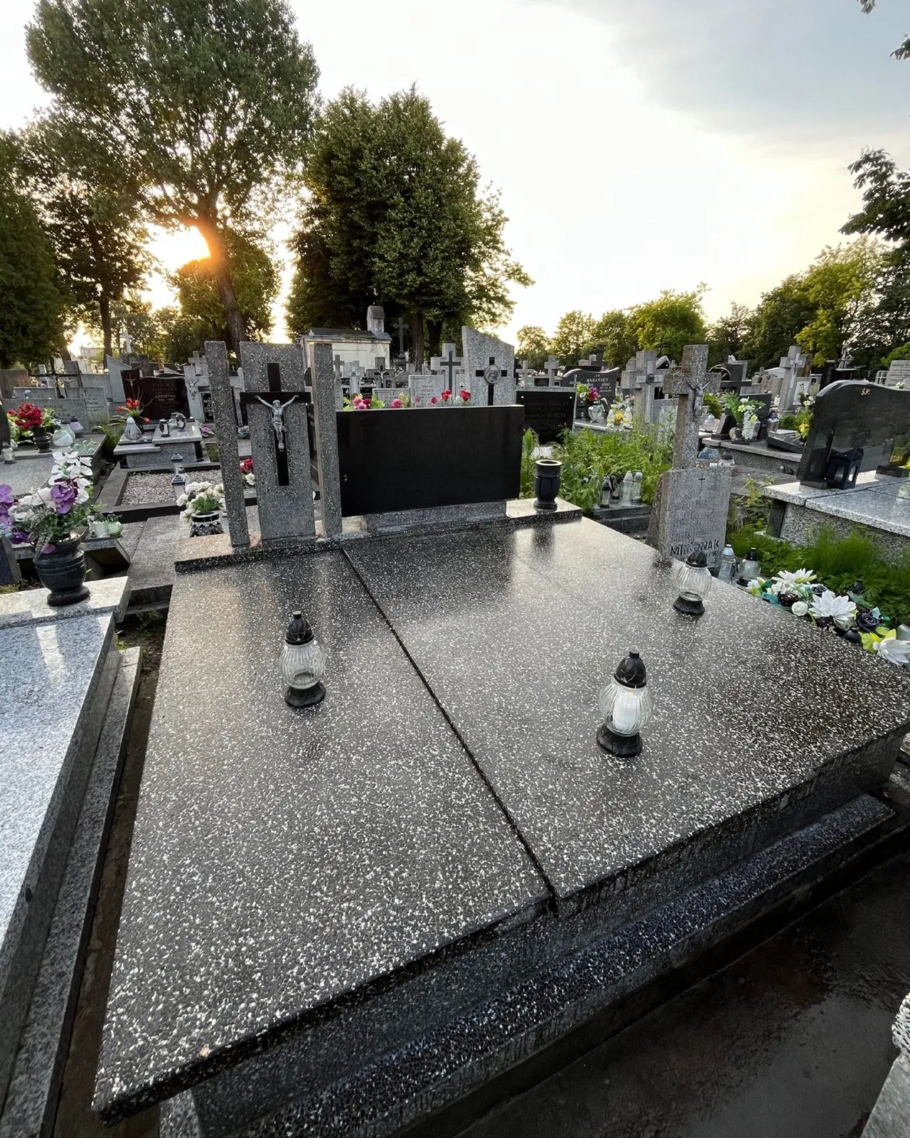 czystegroby-cmentarz-pastowanie-po