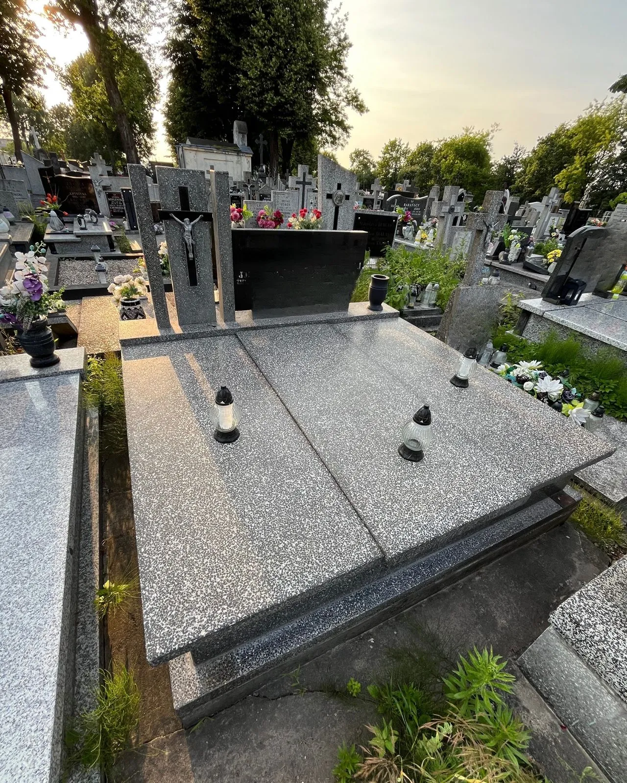 czystegroby-cmentarz-pastowanie-przed